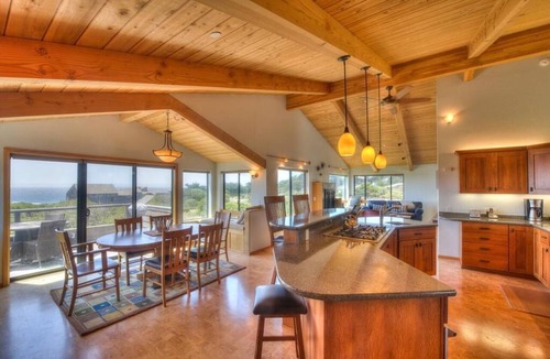 Sea Ranch House | Tranquility Base – Modern Home with Fireplace