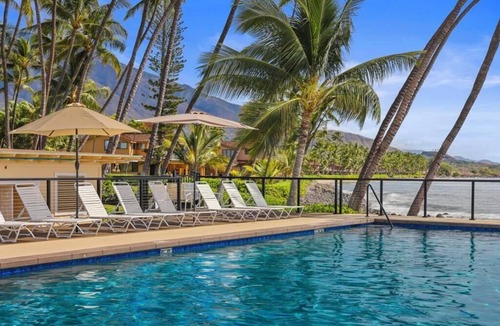 Downtown Lahaina House | Tropical Oasis, Oceanview, new remodel, 3 bed, 3 bath, w AC, pool.