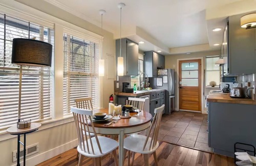 Squire Park House | Tucked Away Bungalow Office + Parking + Wifi