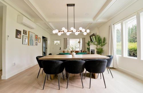 Seattle House | Two Homes Under One Roof Sleeps 14 4 Parking