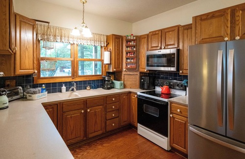 Douglas House | Ultimate Group Retreat | Sleeps 20 | Beach + Hot Tub