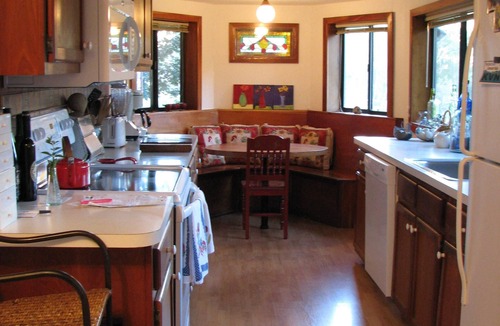 Paonia House | Unique country house with views of the mountains