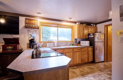 Ardenvoir House | Unique Family Cabin w/Outdoor Sleeping Porch & Hot Tub
