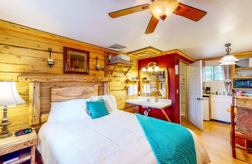 Cedaredge Cabin | Unique hideaway with great shared amenities