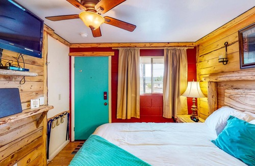 Cedaredge Cabin | Unique hideaway with great shared amenities