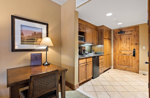 Tamarack Condo | Unique King Studio with Jet Tub