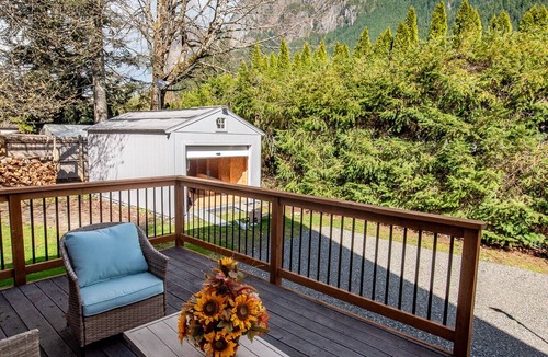 North Bend Cabin | Unique/modern/Mt Si/Shopping