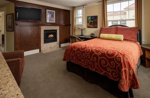 Astoria Hotel | Unique Victorian Room w/Heated Bathroom Floor & Rooftop Views in Downtown