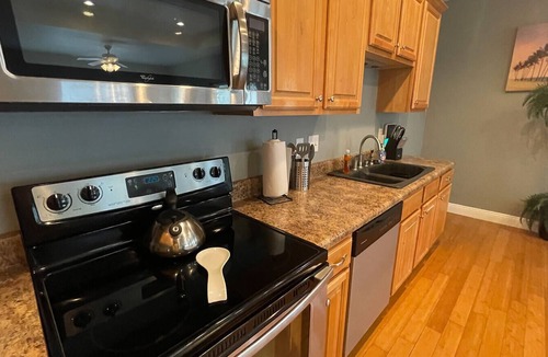 Kreole Apartment | Unwind After Work · 3BR 2BA · King Beds · W/D