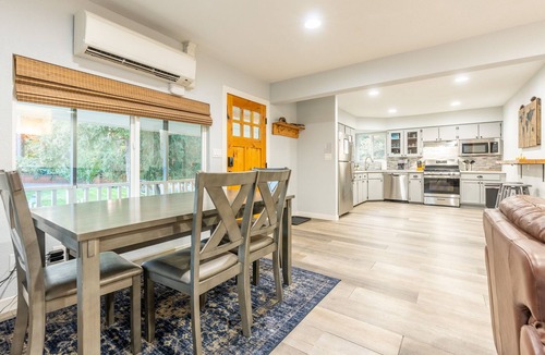 Post Falls House | Updated 2-bedroom bungalow overlooking the river with fire pit in Post Falls