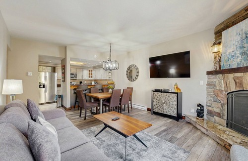 Peak 9 Condo | Updated Breck Condo w/Fireplace, Balcony Views & Walkable Location