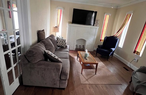 Anniston House | Updated ComfyBungalow centrally located