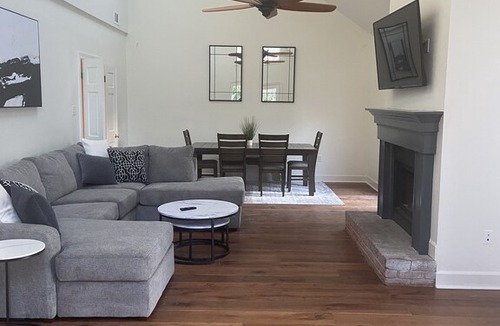 Highlands - Perkins House | Updated, modern home right next to LSU