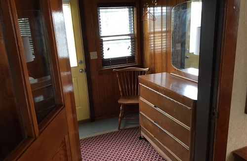 Mott House | Updated Mott ND Hunter/Guest House