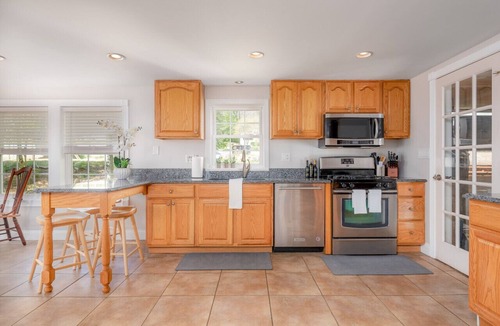 Birch Hill House | Upscale, Dog friendly, Perfect for Families, Games, Hot tub