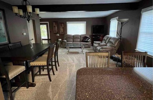 Iron Mountain House | Upscale & quiet great for remote work in town