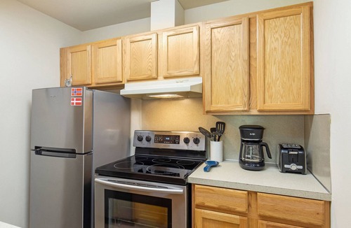 Old Ballard Condo | Urban Condo + Parking 2 Blocks to Ballard 6 Miles to Everything Seattle