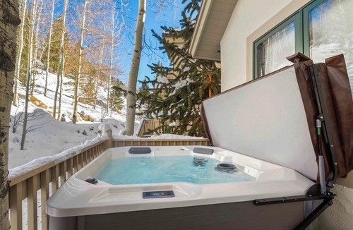 Beaver Creek House | Urban Home at The Aspens by InvitedHome | Hike In/Out, Near BC Village, Decks