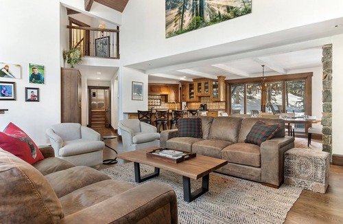 Vail House | Vail Luxury on Mountain Rental -Ski in/Ski out sleeps up to 16 people.