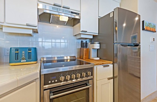 Kahana Condo | Valley Isle Resort #707 - Vacation West Maui - Beachfront Luxury