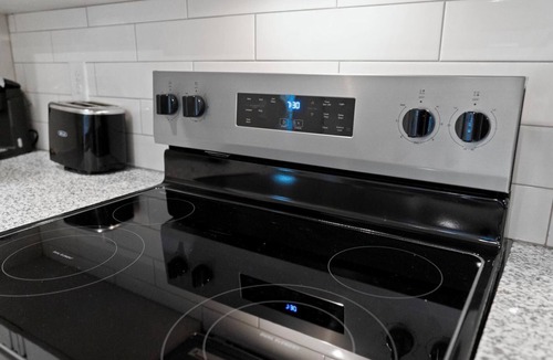 Newberry Apartment | Vanguard 2BD 6 - Two Bedroom Apartment, Sleeps 4