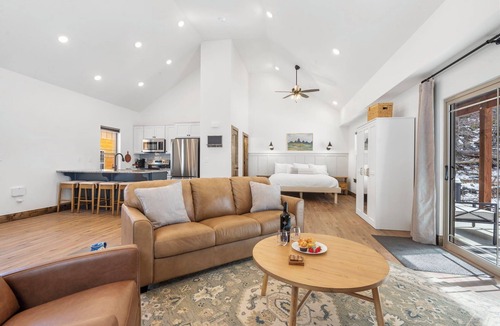 Hollister Cabin | Vaulted-Ceiling Studio, Hot Tub, Community Pool, Free Attraction Tickets & Serene Private Views