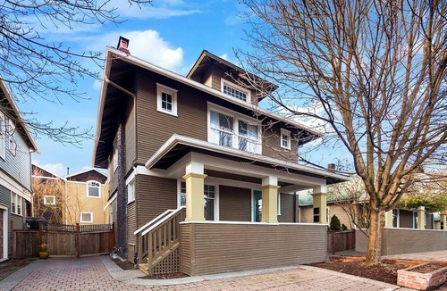 Eastlake Apartment | Vibrant Lake View Seattle Apartment w/Balcony
