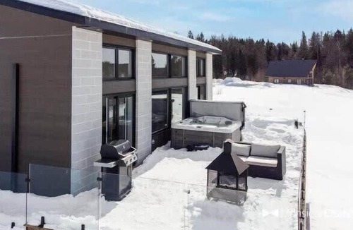 Mauricie Ski Chalet | View on the river ! Family cottage with SPA