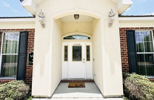 Pine Grove Apartment | Villa 7, spacious townhouse in Tickfaw, LA