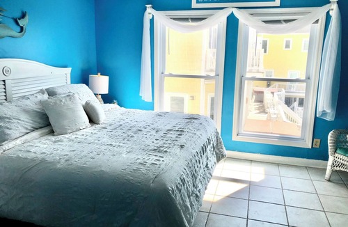 North Topsail Beach Resort | Villa Capriani - Ocean Front resort- King Suite#1-Sleep 3 adults & 1 child