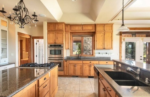 Clinton Villa | Vineyard Villa Bayview Getaway. Family Friends Gathering and Kids' Fun Paradise