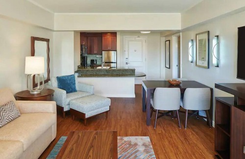 Waikiki Resort | Waikiki | Couples Surf Stay | Pool + Spa