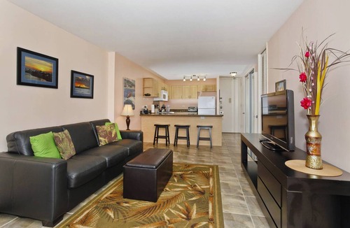 Waikiki Condo | Waikiki Marina-Front Condo! Ocean & Fireworks View, Central AC, Full Kitchen!