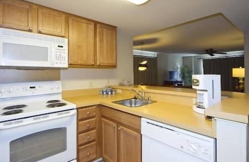 Honolulu Resort | Waikikian Beach Walk Resort & Spa, Hot Tub, Beach!