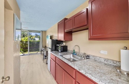 Keaukaha Condo | Walk to Beach Balcony + Garden Views/Sleeps 2