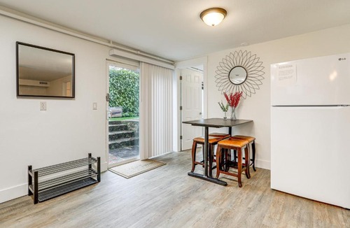 Viewpoint Apartment | Walk to Beach & Lake Access: Cozy Redmond Apt!