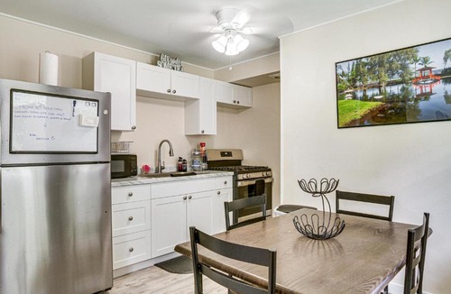 Hilo House | Walk to Dining & Local Markets! Hilo Getaway