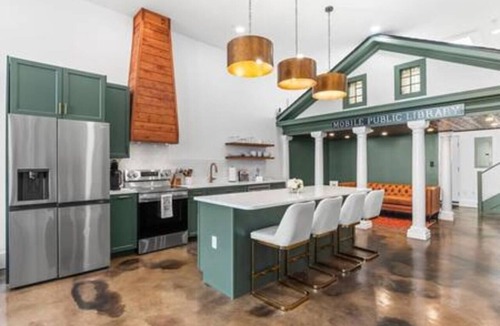 Central Business District House | Walk to everything Downtown Mobile Pets Welcome