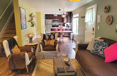 Fairmount Park House | Walk to Everything! Quick access to the beach and Downtown Seattle