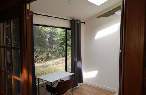 Shoreline House | Walk to Light Rail Station - Cozy Home w/AC