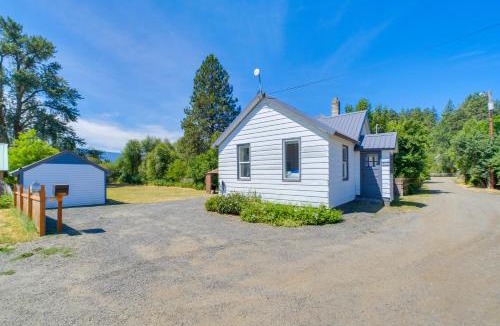 Cle Elum House | Walk to Shops & Eats! Central Cle Elum Escape