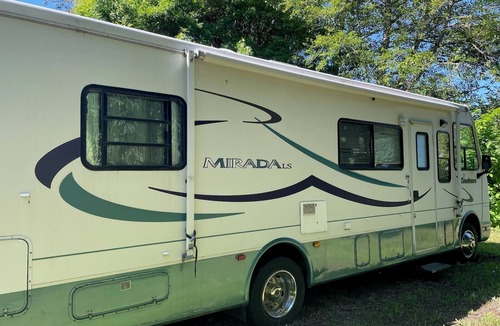 West Hills House | Walk to the Sound! From Fabulous RV with AC in charming Port Orchard!