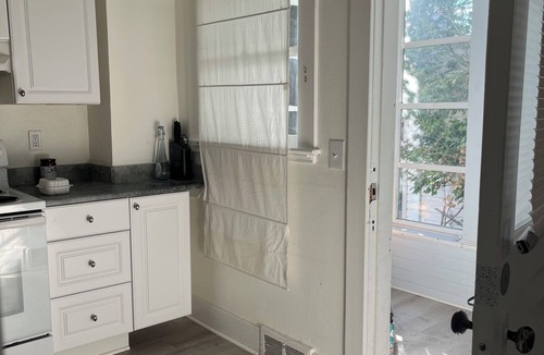 West Woodland House | Walkable Ballard 6-bed+3 bath, laundry and 2 kitchens, parking. 6 mi Lumen Field