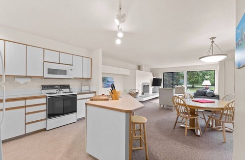 Wapato Point Condo | Wapato Point Condo on Lake Chelan with Resort Amenities! 2Bed/2Bath, Upper Floor