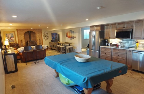 Woodland Estates House | Wasatch Front Mtn Ski Guest Suite-4 Beds, 3 Rms