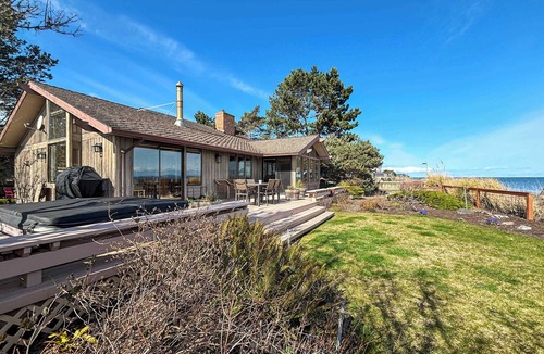 Sequim House | Water View, Pet Friendly, Hot tub Near Dntwn Sequim