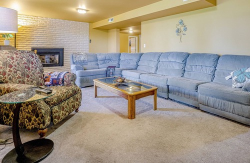 Lakeridge Apartment | Water-view retreat with deck, grill, paddleboards & bikes - dog-friendly