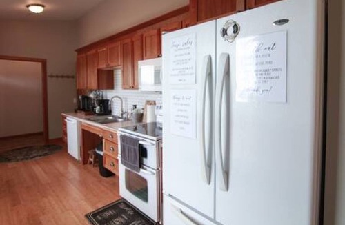 Astoria Bed & Breakfast | Waterfront 1BR stateroom with bay & ocean views, balcony, and full kitchen.