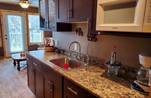 Pointe du Bois Cabin | Waterfront Bliss: 360° Views at Tall Pine Point