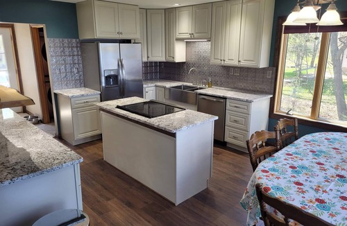 Hillman Cabin | Waterfront Cabin on Beautiful Peavy Lake! Sandy Beach with Crystal Clear Waters!